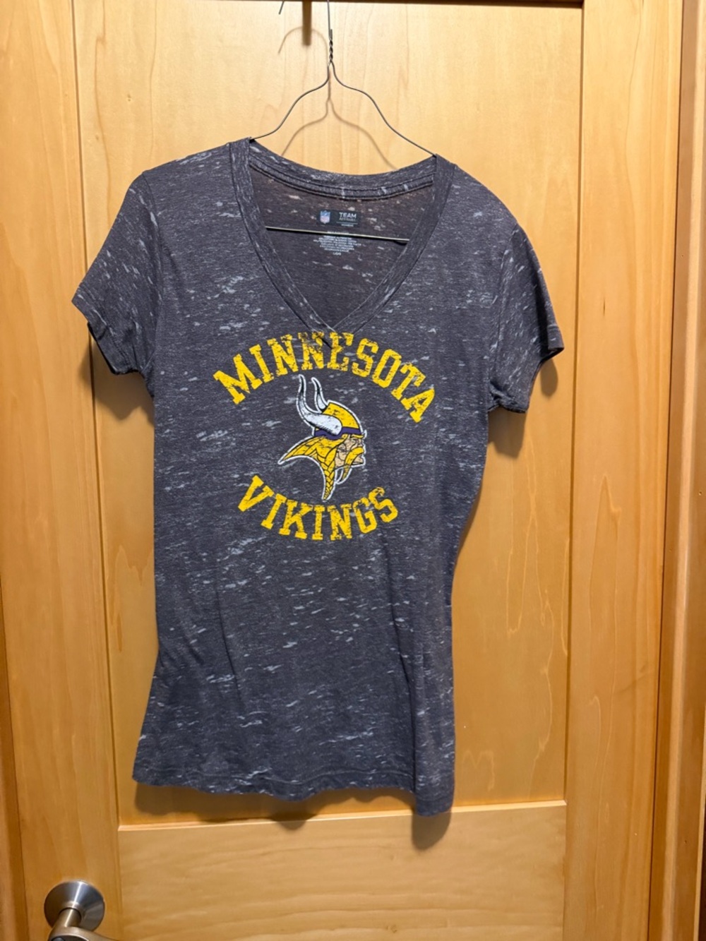 Minnesota Vikings Women's Short Sleeve V-Neck Tee - Gray/Yellow